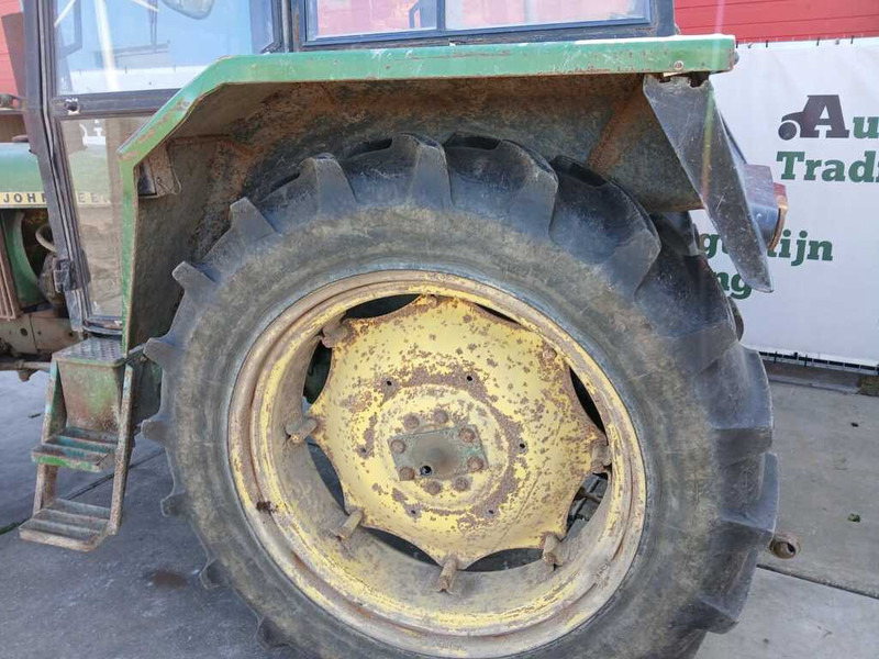 John Deere 2030 VCE - Farm tractor: picture 2 John Deere 2030 VCE - Farm tractor: picture 2