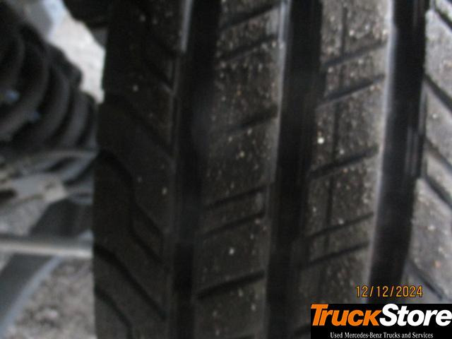 FUSO Canter 3C15 - Box van: picture 5 FUSO Canter 3C15 - Box van: picture 5