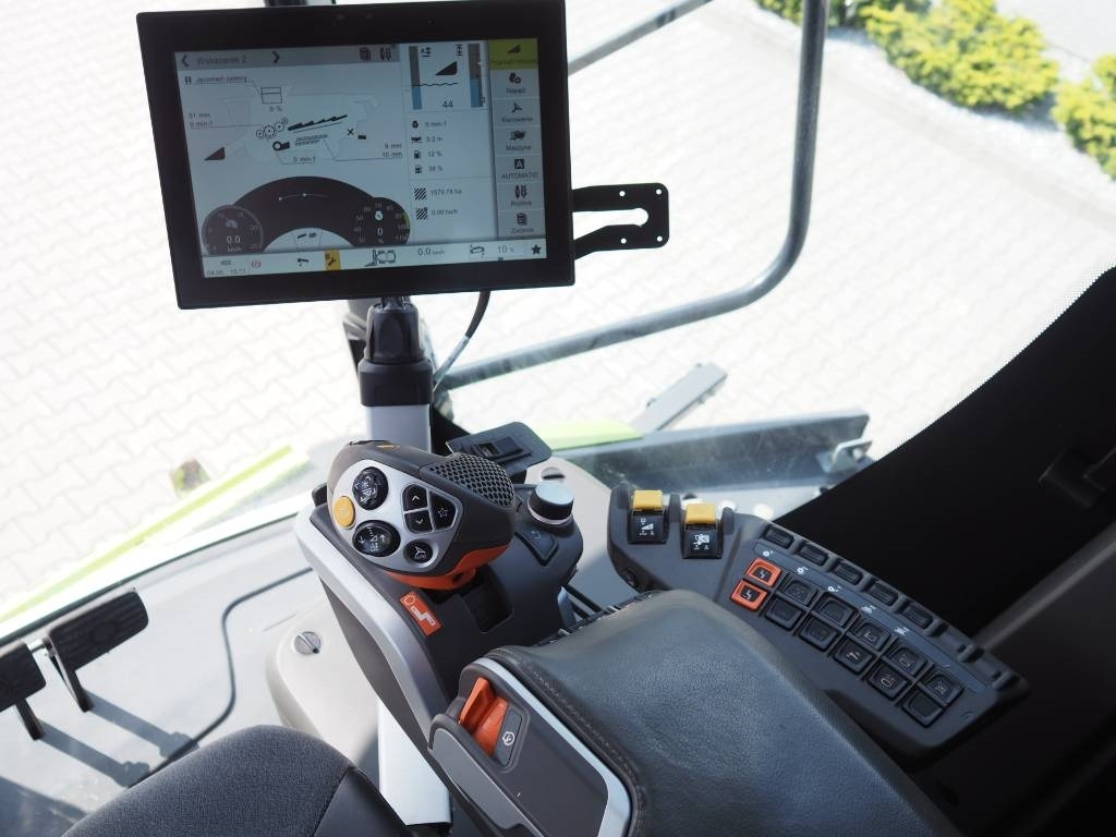 Combine harvester Claas Lexion 6900TT + V770: picture 6