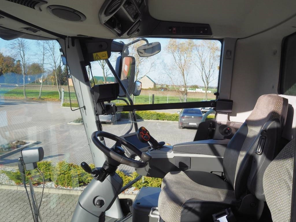 Claas Lexion 770TT 4x4 + V1200  - Combine harvester: picture 5 Claas Lexion 770TT 4x4 + V1200  - Combine harvester: picture 5