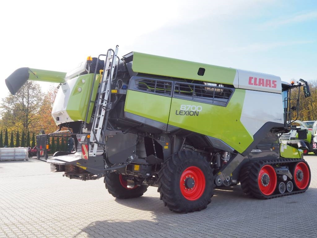 Claas Lexion 8700TT + V1080 2-stage threshing drum drive  - Combine harvester: picture 3 Claas Lexion 8700TT + V1080 2-stage threshing drum drive  - Combine harvester: picture 3