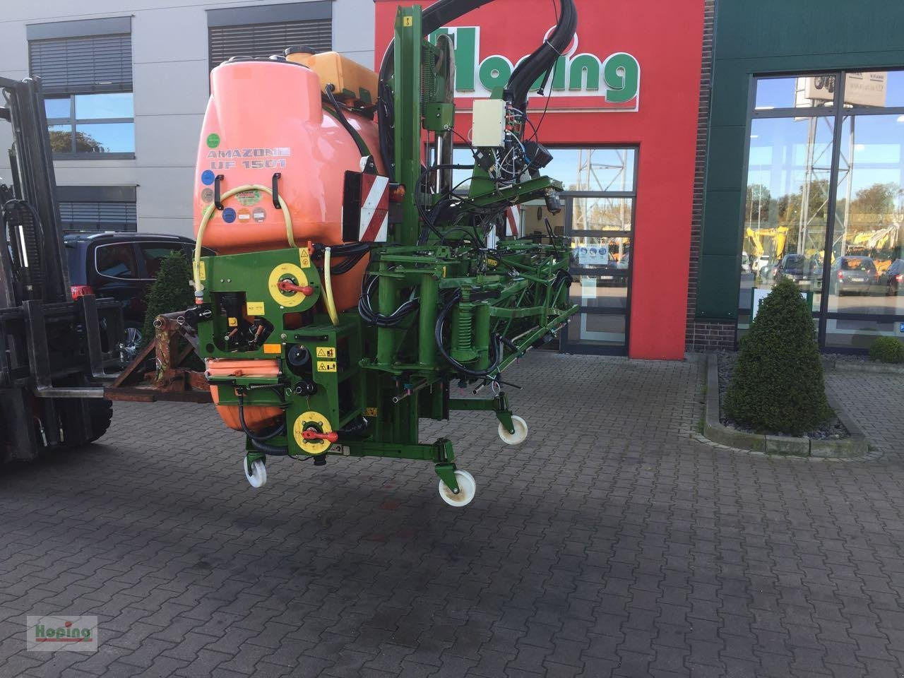 Amazone UF 1501 - Tractor mounted sprayer: picture 2 Amazone UF 1501 - Tractor mounted sprayer: picture 2