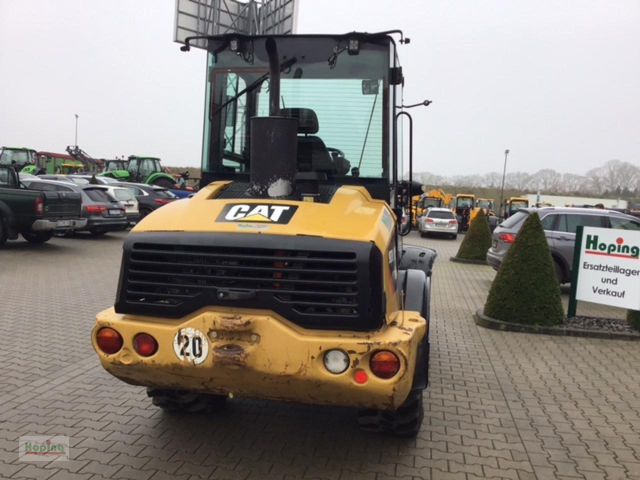 Wheel loader Caterpillar 907 H: picture 7