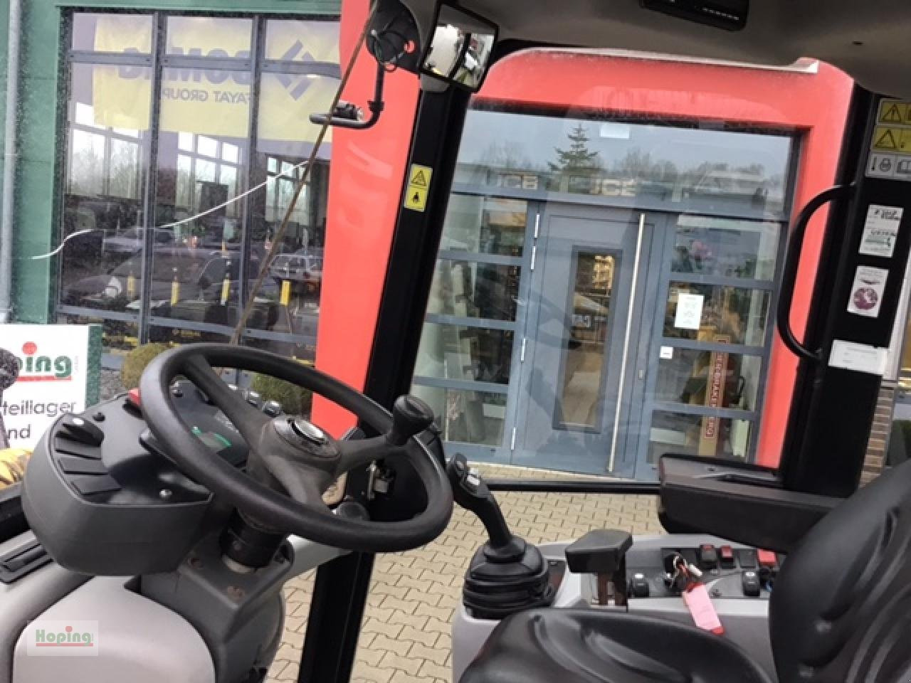 Wheel loader Caterpillar 907 H: picture 11