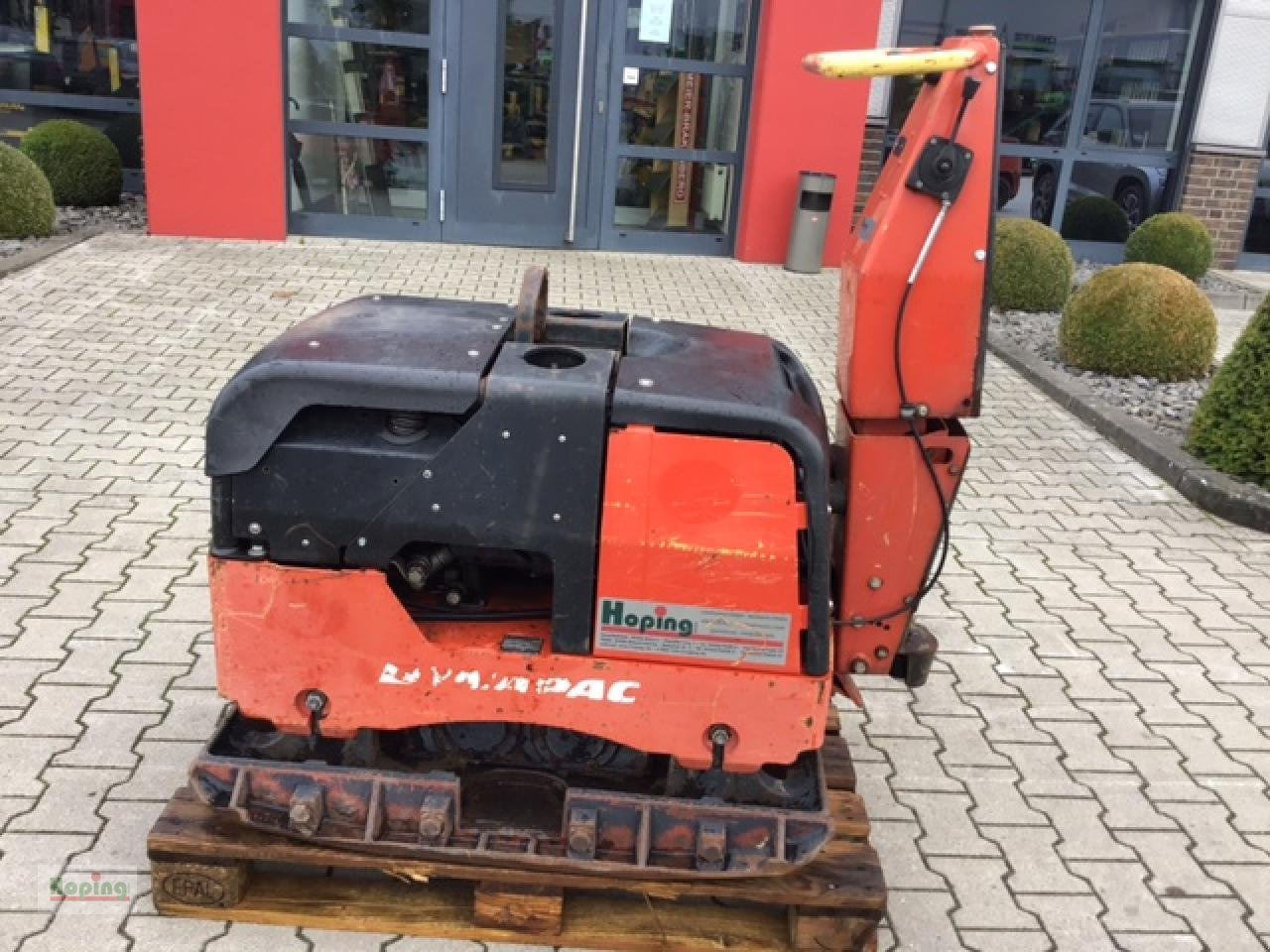 DYNAPAC LH 700 - Vibratory plate: picture 1 DYNAPAC LH 700 - Vibratory plate: picture 1
