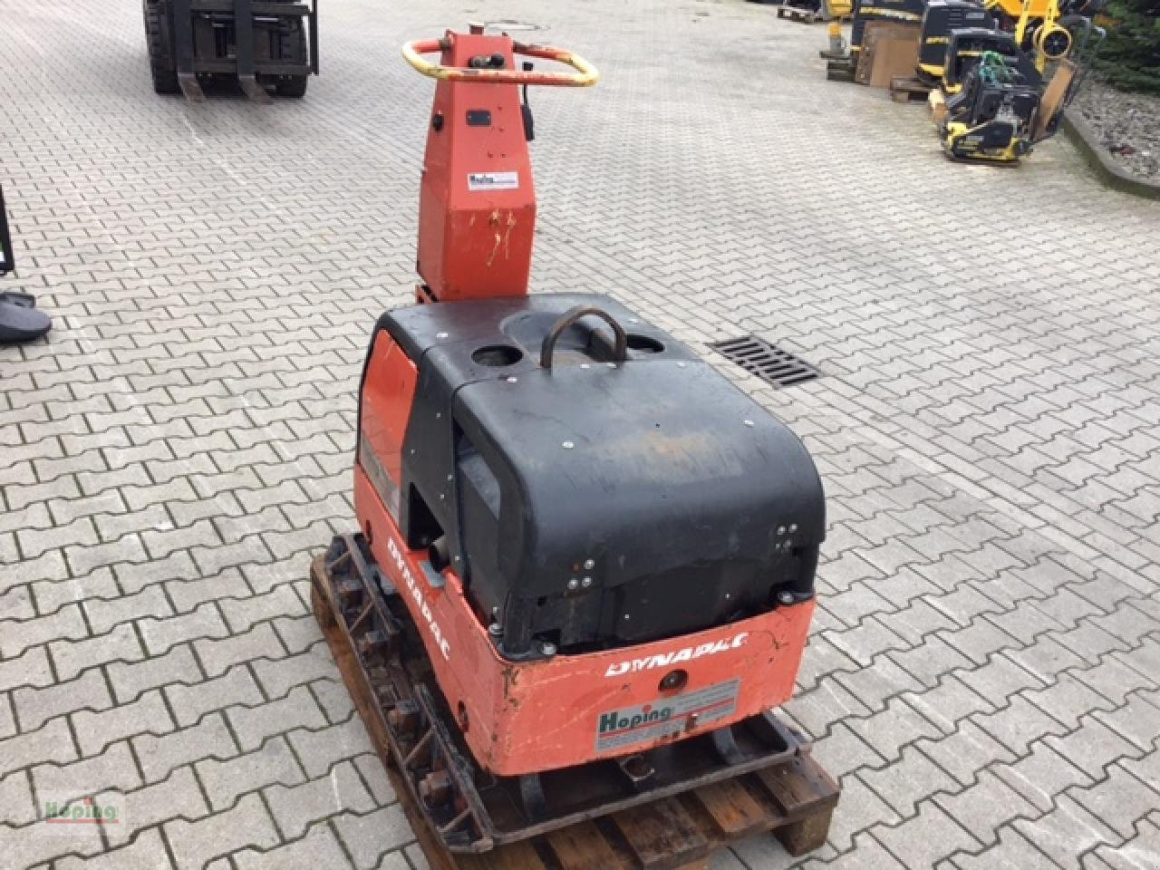 DYNAPAC LH 700 - Vibratory plate: picture 4 DYNAPAC LH 700 - Vibratory plate: picture 4