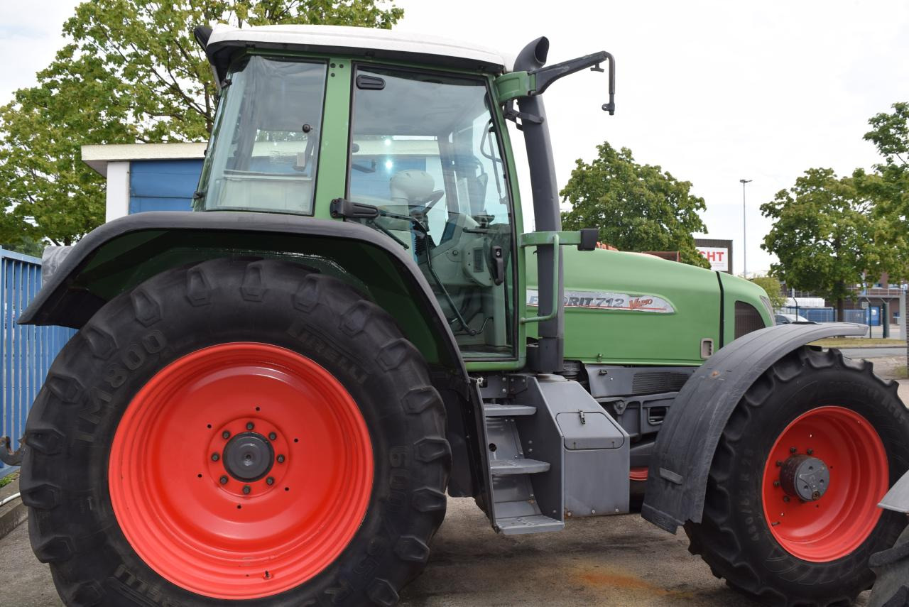 Fendt 712 Vario - Farm tractor: picture 1 Fendt 712 Vario - Farm tractor: picture 1