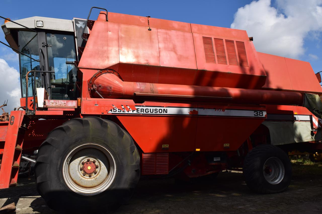 Massey Ferguson MF 38 - Combine harvester: picture 3 Massey Ferguson MF 38 - Combine harvester: picture 3