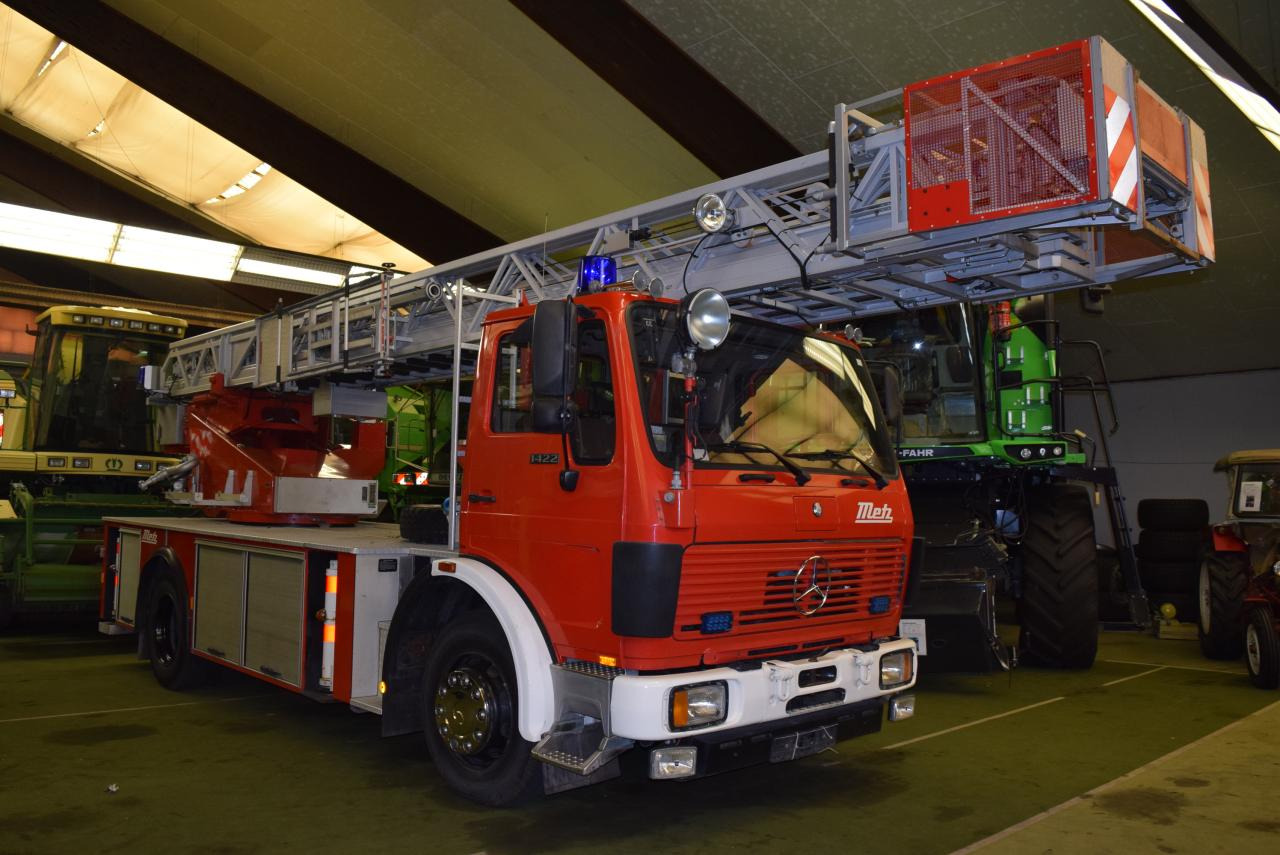 Mercedes-Benz 1422 F 4x2 DLK 23 12 Drehleiter - Hook lift truck: picture 2 Mercedes-Benz 1422 F 4x2 DLK 23 12 Drehleiter - Hook lift truck: picture 2