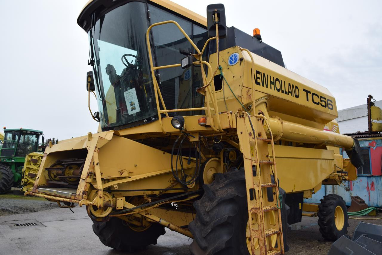 New Holland TC 56 - Combine harvester: picture 1 New Holland TC 56 - Combine harvester: picture 1