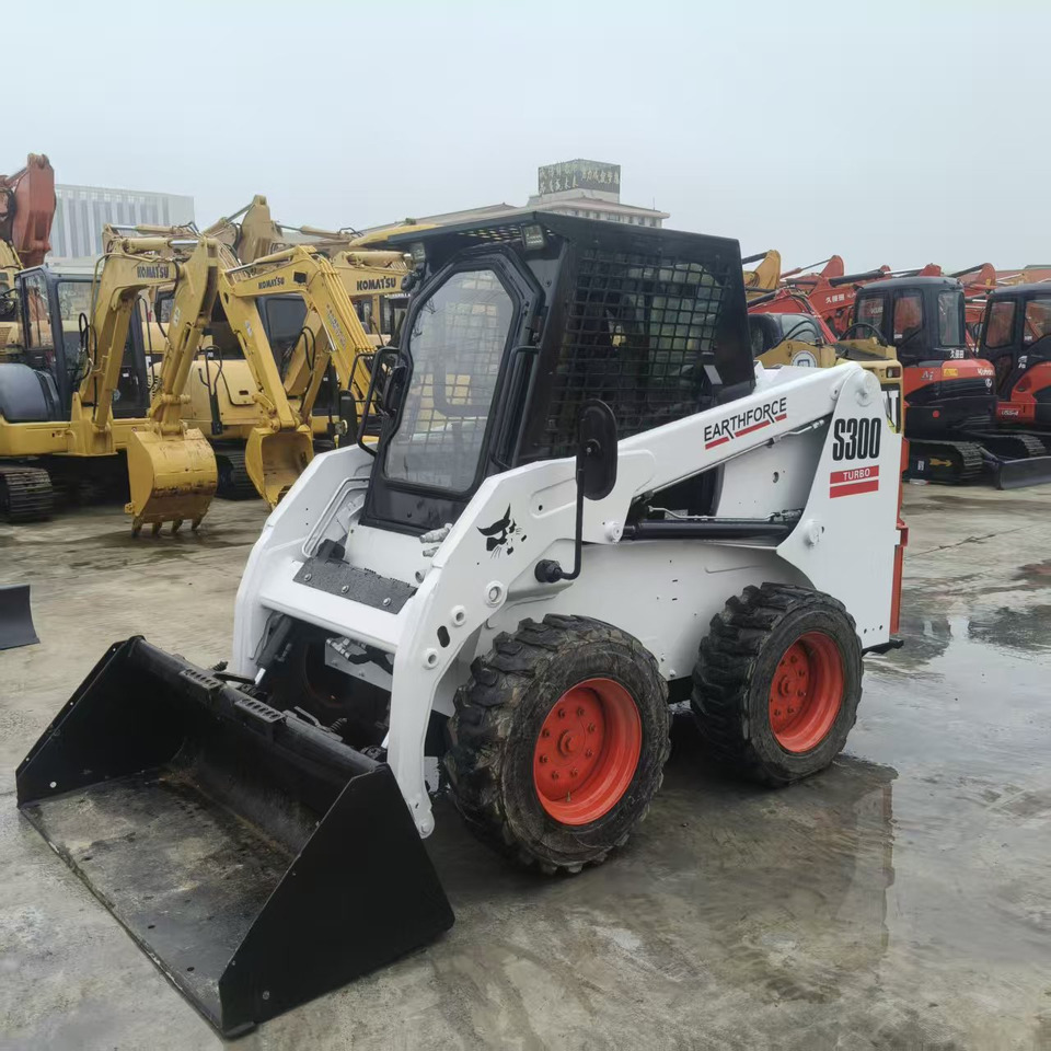 Skid steer loader Bobcat S300: picture 9