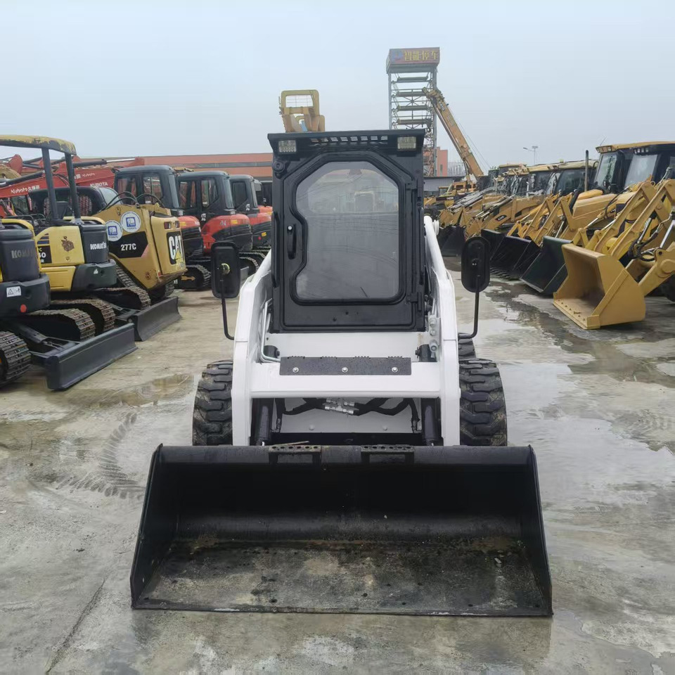 Skid steer loader Bobcat S300: picture 8