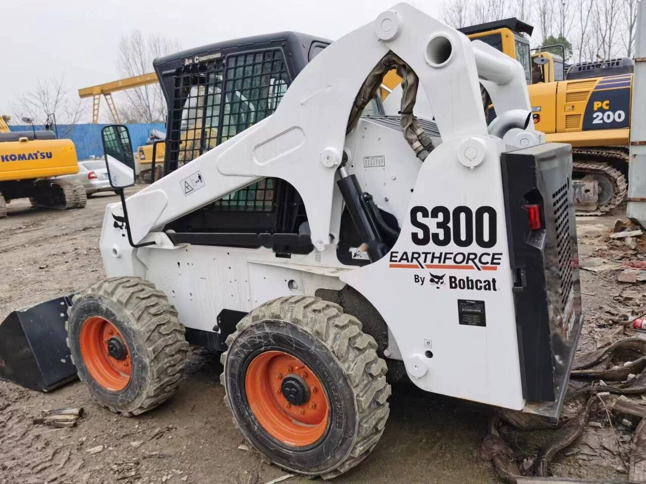 Bobcat S300 - Skid steer loader: picture 3 Bobcat S300 - Skid steer loader: picture 3
