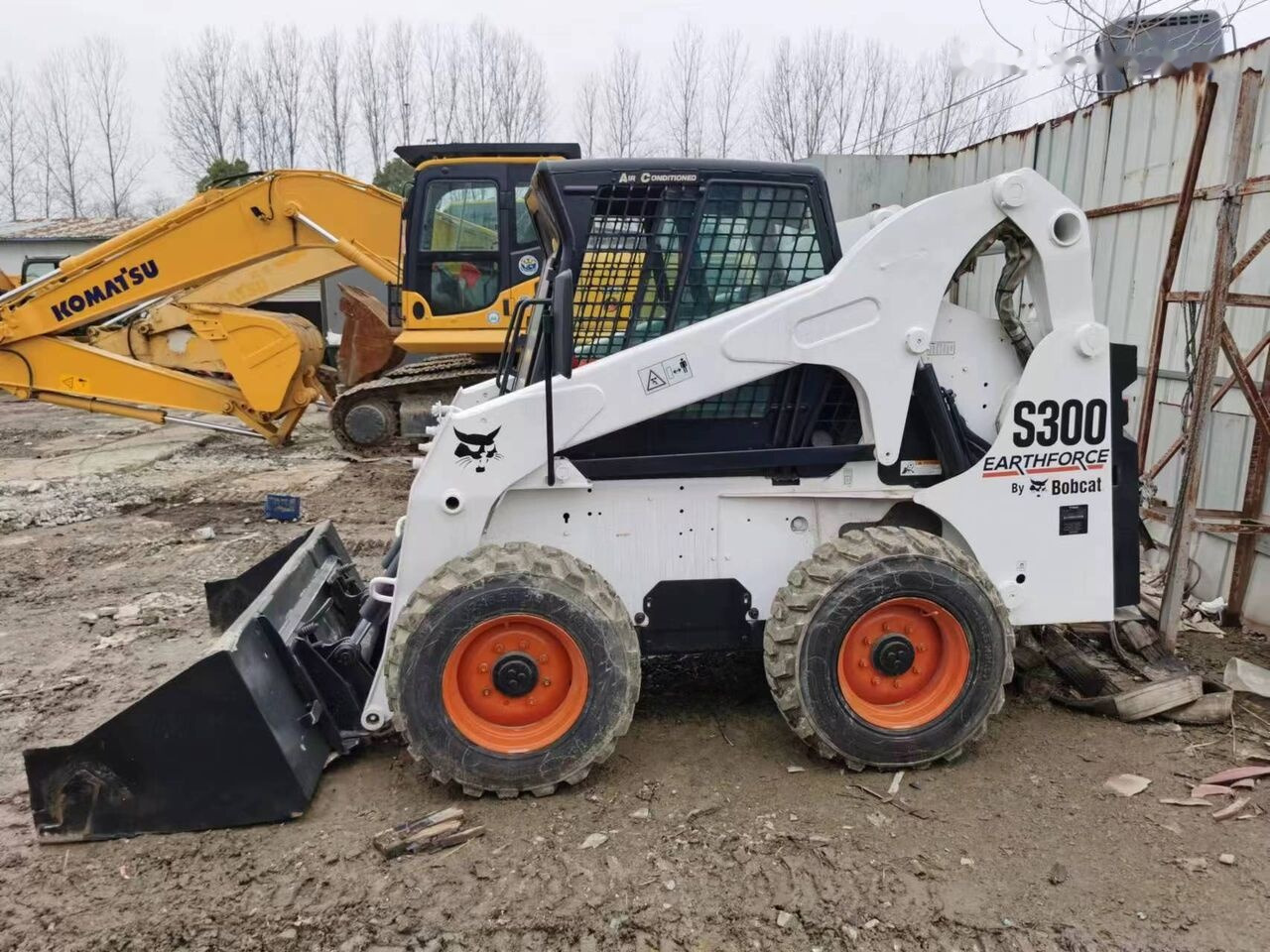 Bobcat S300 - Skid steer loader: picture 5 Bobcat S300 - Skid steer loader: picture 5