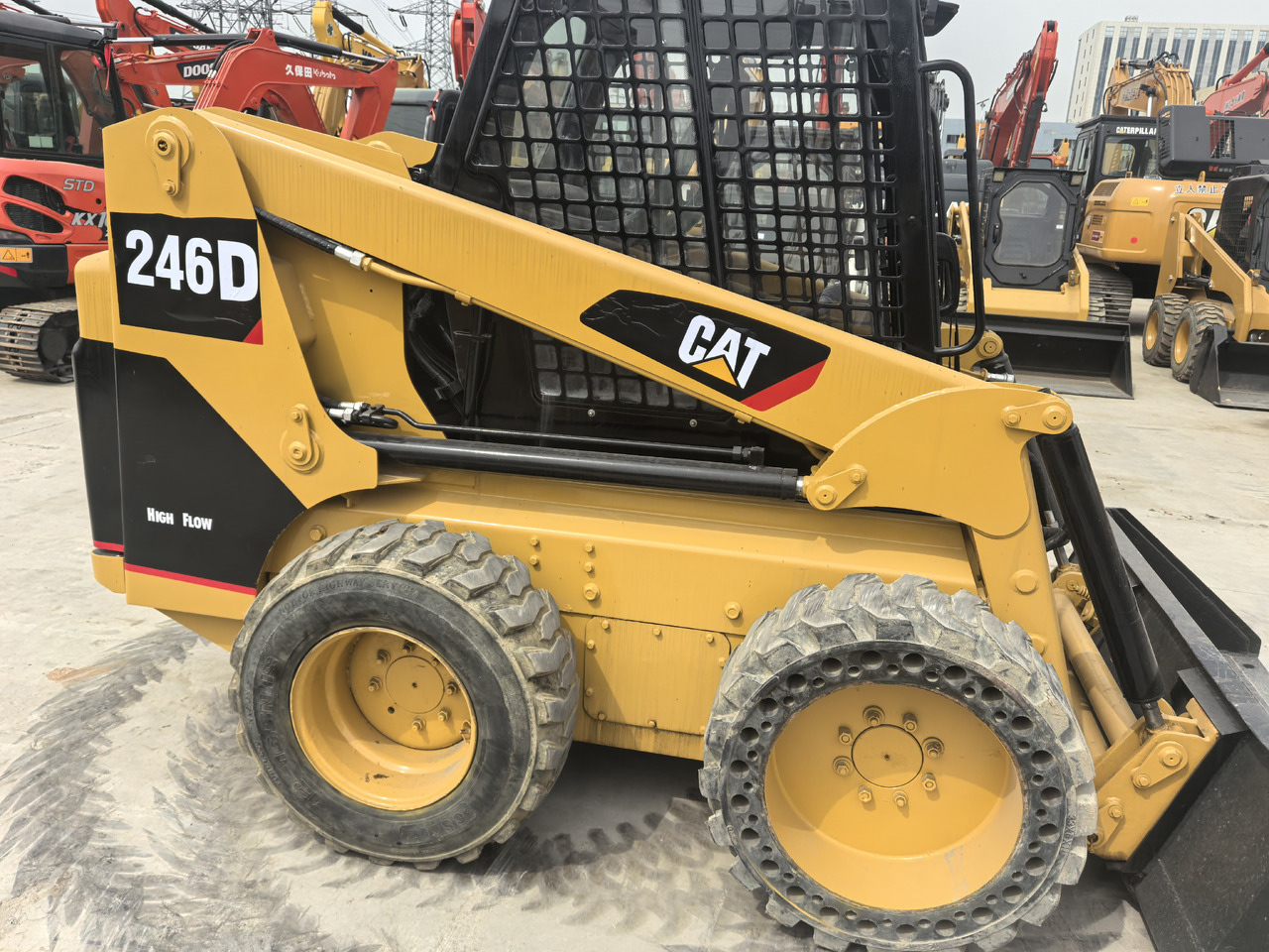 CAT 246D - Skid steer loader: picture 3 CAT 246D - Skid steer loader: picture 3