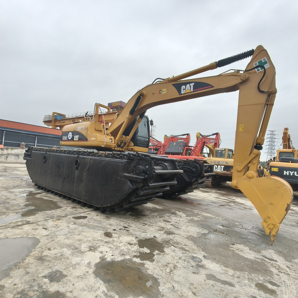 CAT 320C - Amphibious excavator: picture 2 CAT 320C - Amphibious excavator: picture 2