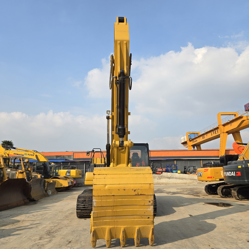 Crawler excavator CAT 330GC: picture 9