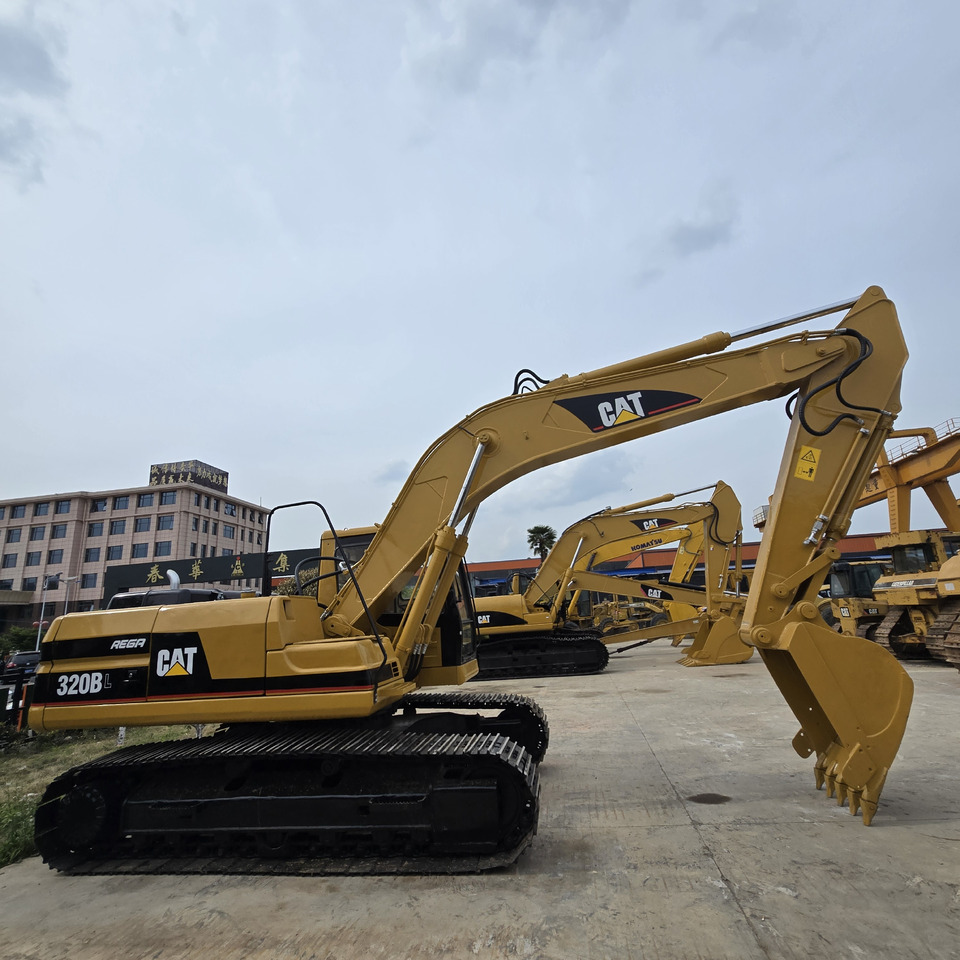 CATERPILLAR 320BL - Crawler excavator: picture 2 CATERPILLAR 320BL - Crawler excavator: picture 2