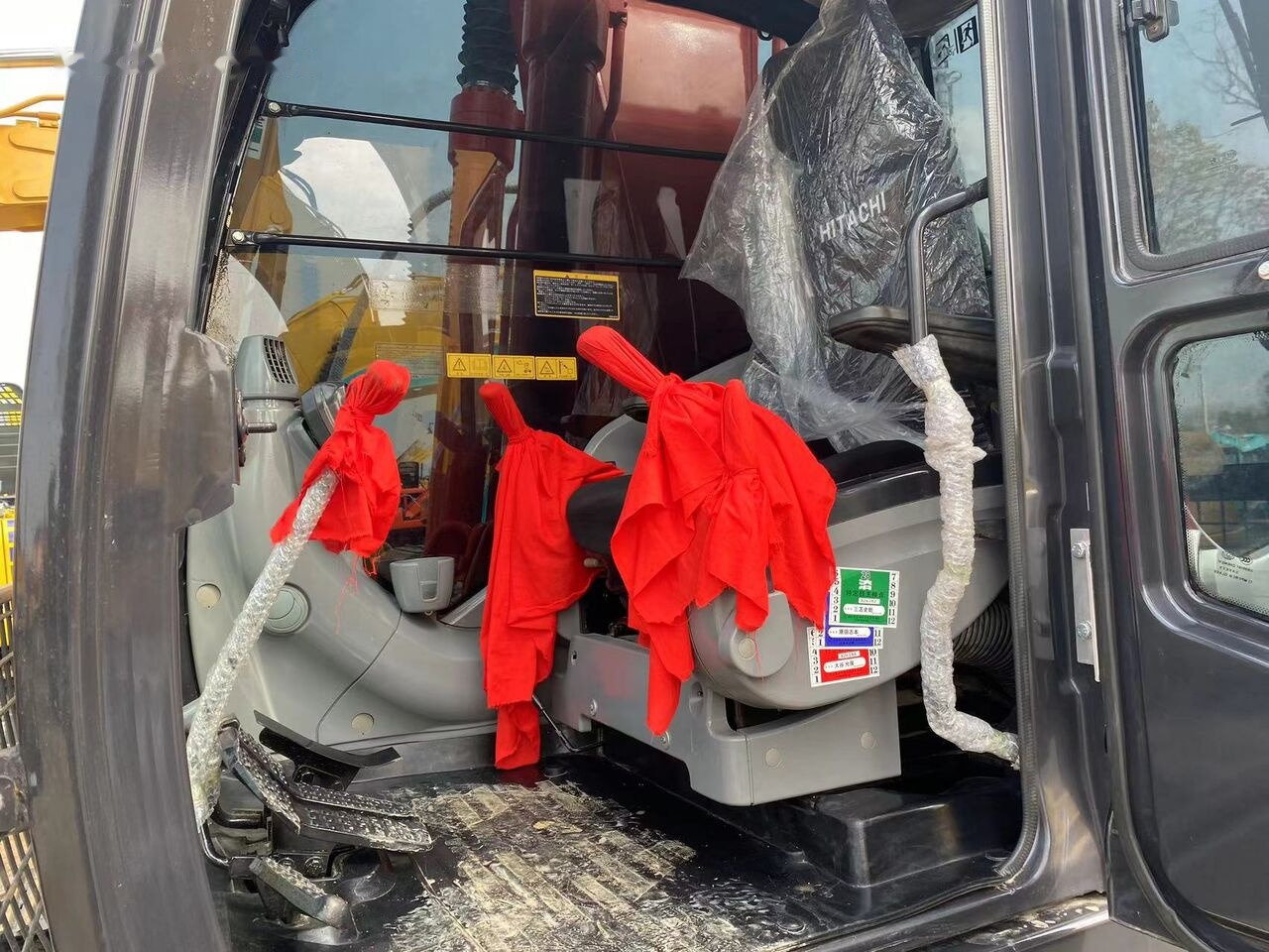 Hitachi ZX240H - Crawler excavator: picture 1 Hitachi ZX240H - Crawler excavator: picture 1
