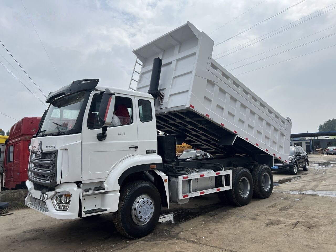 SINOTRUK HOHAN 6x4 - Tipper: picture 2 SINOTRUK HOHAN 6x4 - Tipper: picture 2