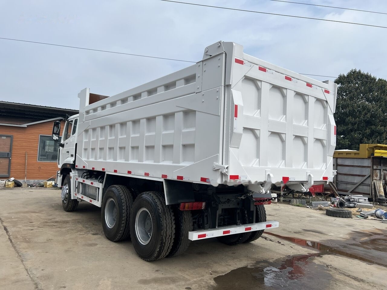 SINOTRUK HOHAN 6x4 - Tipper: picture 3 SINOTRUK HOHAN 6x4 - Tipper: picture 3