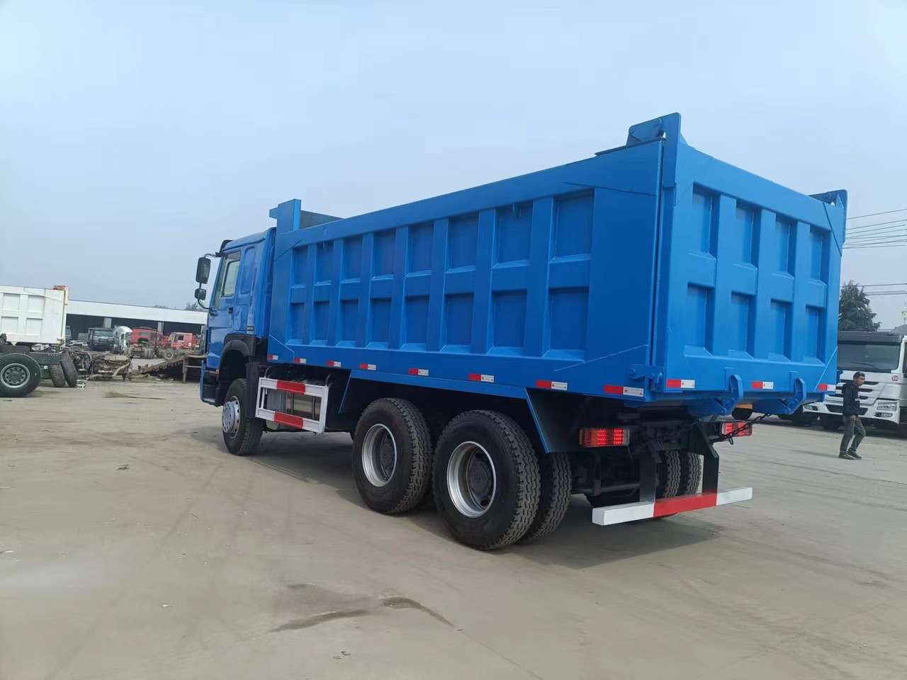 SINOTRUK HOWO 6x4 - Tipper: picture 5 SINOTRUK HOWO 6x4 - Tipper: picture 5