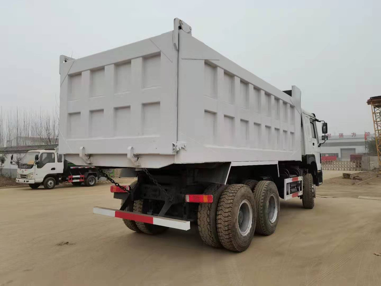 SINOTRUK HOWO - Tipper: picture 1 SINOTRUK HOWO - Tipper: picture 1