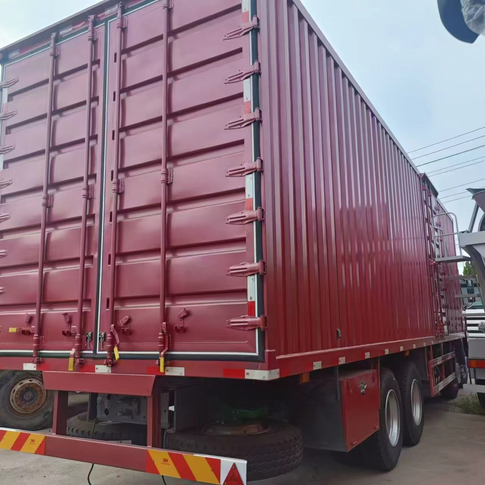 SINOTRUK HOWO - Box truck: picture 5 SINOTRUK HOWO - Box truck: picture 5