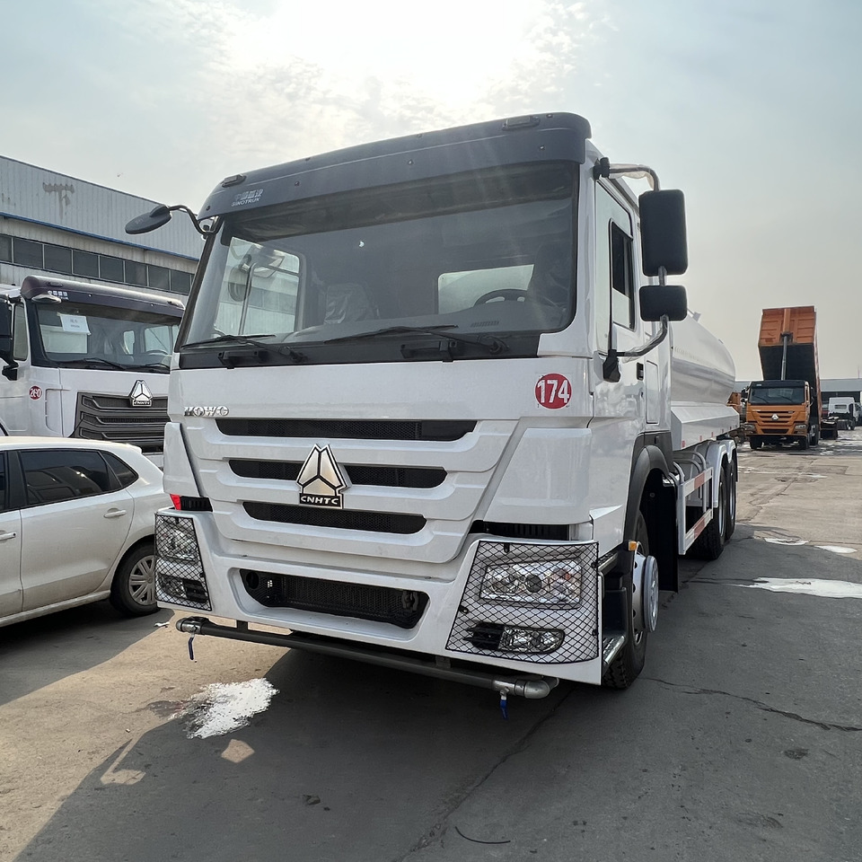 SINOTRUK HOWO sprinkler - Tank truck: picture 2 SINOTRUK HOWO sprinkler - Tank truck: picture 2