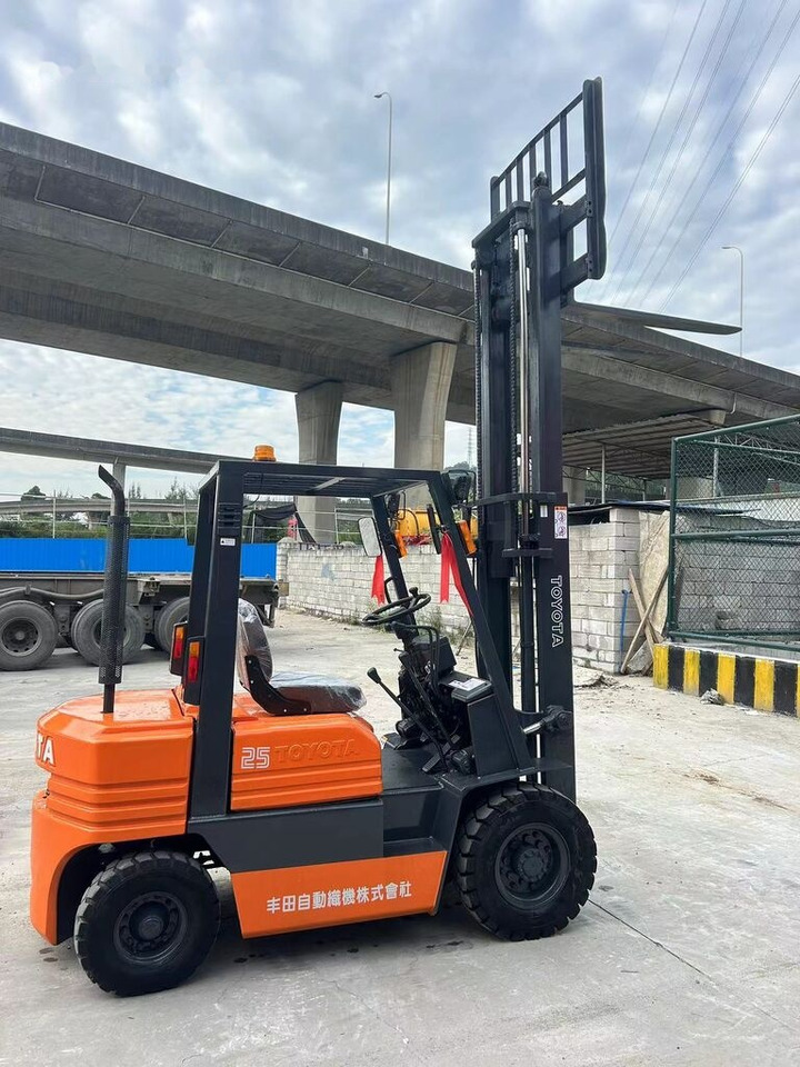 Toyota FD25 - Diesel forklift: picture 5 Toyota FD25 - Diesel forklift: picture 5