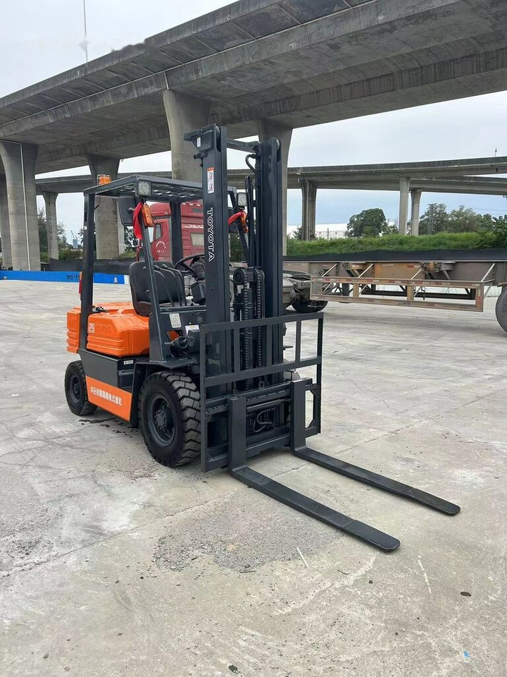 Toyota FD25 - Diesel forklift: picture 3 Toyota FD25 - Diesel forklift: picture 3