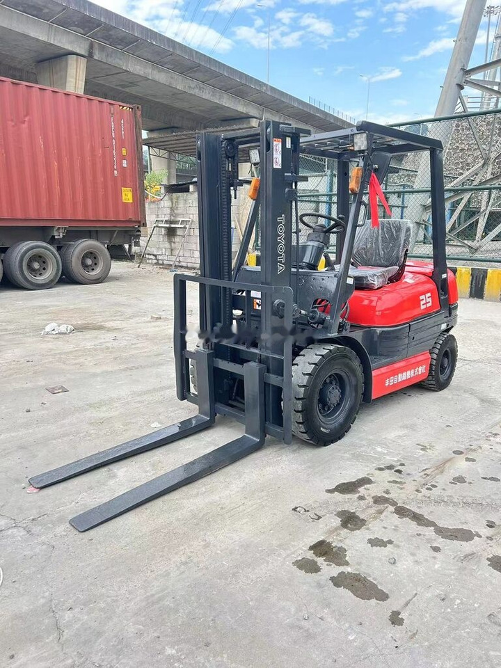 Toyota FD25 - Diesel forklift: picture 5 Toyota FD25 - Diesel forklift: picture 5