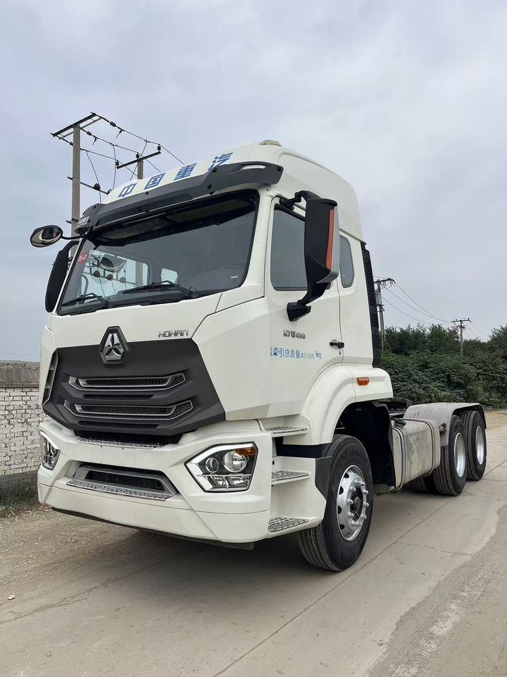 SINOTRUK HOHAN tractor - Tractor unit: picture 1 SINOTRUK HOHAN tractor - Tractor unit: picture 1