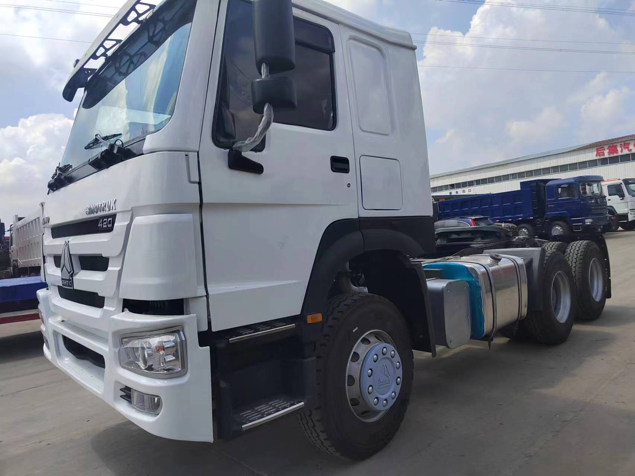 SINOTRUK HOWO trailer head - Tractor unit: picture 4 SINOTRUK HOWO trailer head - Tractor unit: picture 4