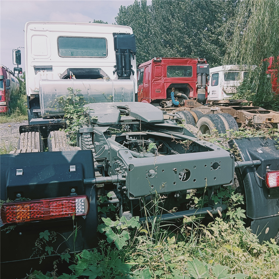 SINOTRUK HOWO trailer head - Tractor unit: picture 4 SINOTRUK HOWO trailer head - Tractor unit: picture 4