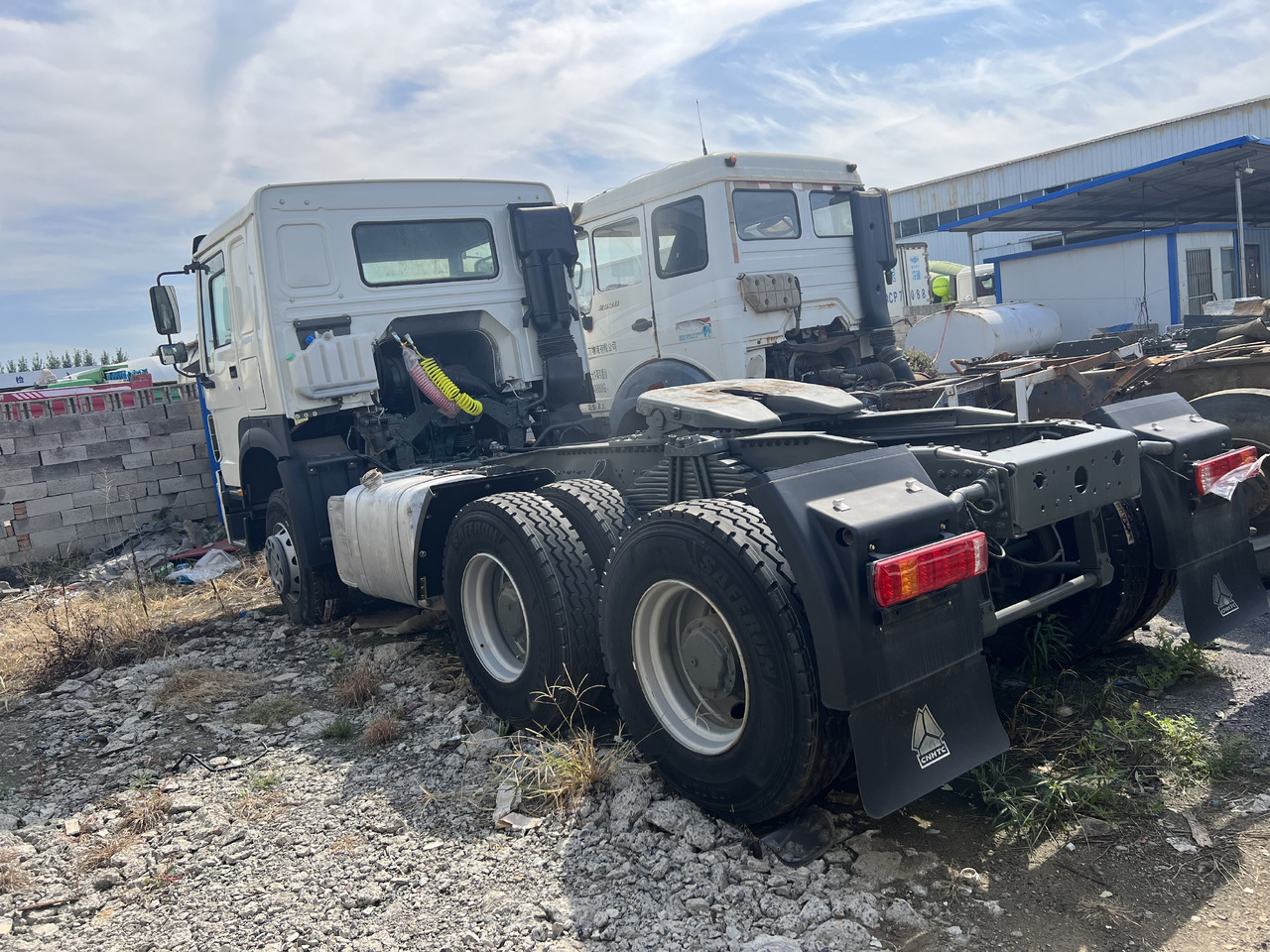 SINOTRUK HOWO trailer head - Tractor unit: picture 4 SINOTRUK HOWO trailer head - Tractor unit: picture 4