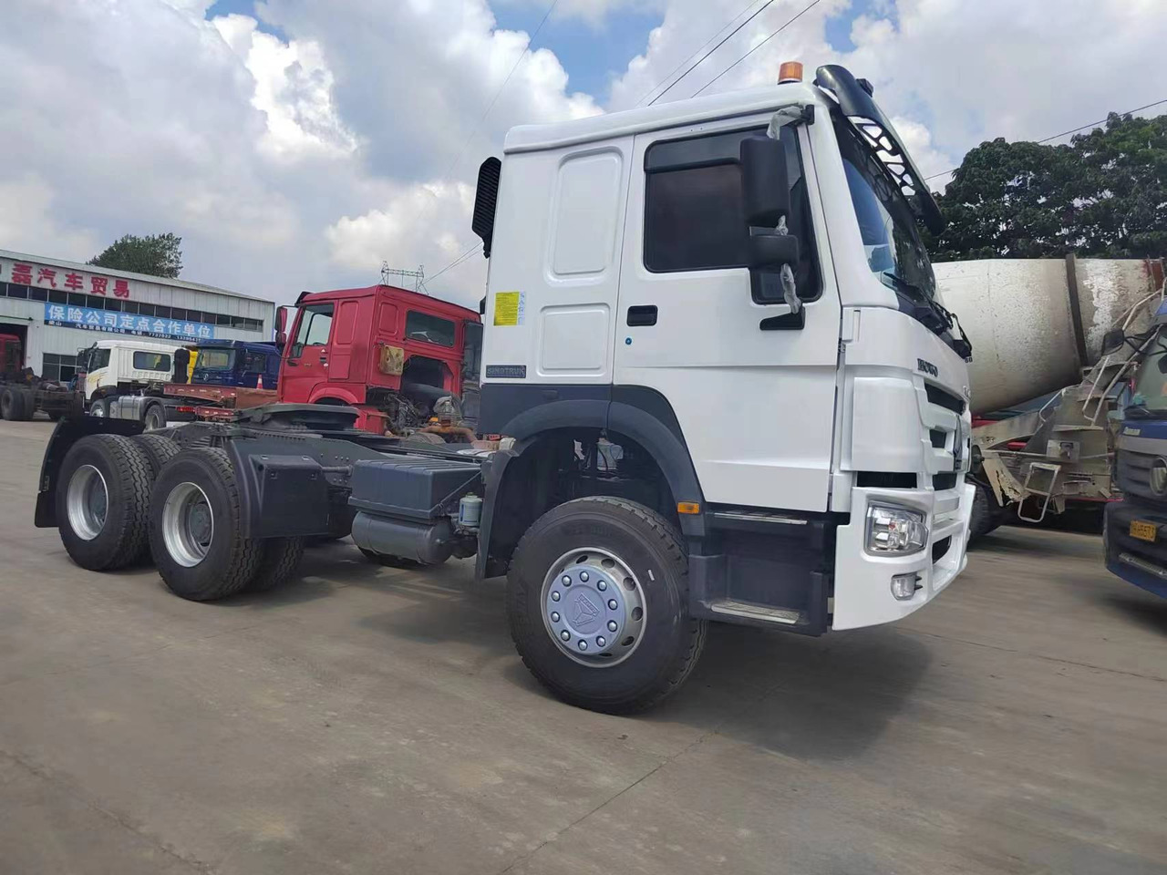 SINOTRUK HOWO trailer head - Tractor unit: picture 3 SINOTRUK HOWO trailer head - Tractor unit: picture 3