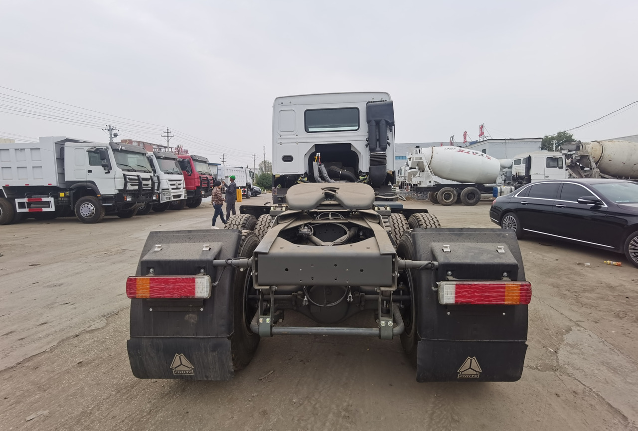 SINOTRUK HOWO trailer head - Tractor unit: picture 2 SINOTRUK HOWO trailer head - Tractor unit: picture 2