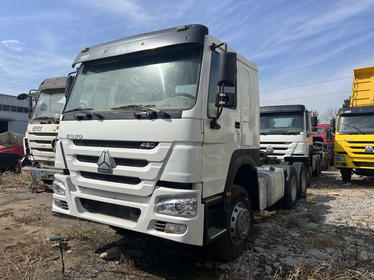SINOTRUK HOWO trailer head - Tractor unit: picture 1 SINOTRUK HOWO trailer head - Tractor unit: picture 1