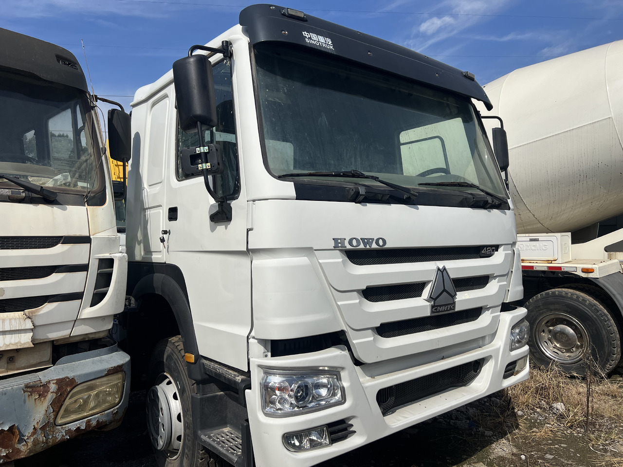 SINOTRUK HOWO trailer head - Tractor unit: picture 3 SINOTRUK HOWO trailer head - Tractor unit: picture 3