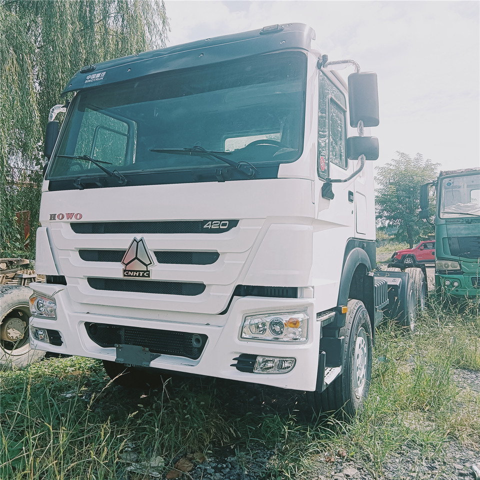 SINOTRUK HOWO trailer head - Tractor unit: picture 1 SINOTRUK HOWO trailer head - Tractor unit: picture 1