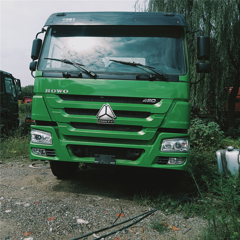 SINOTRUK HOWO tralier head - Tractor unit: picture 3 SINOTRUK HOWO tralier head - Tractor unit: picture 3