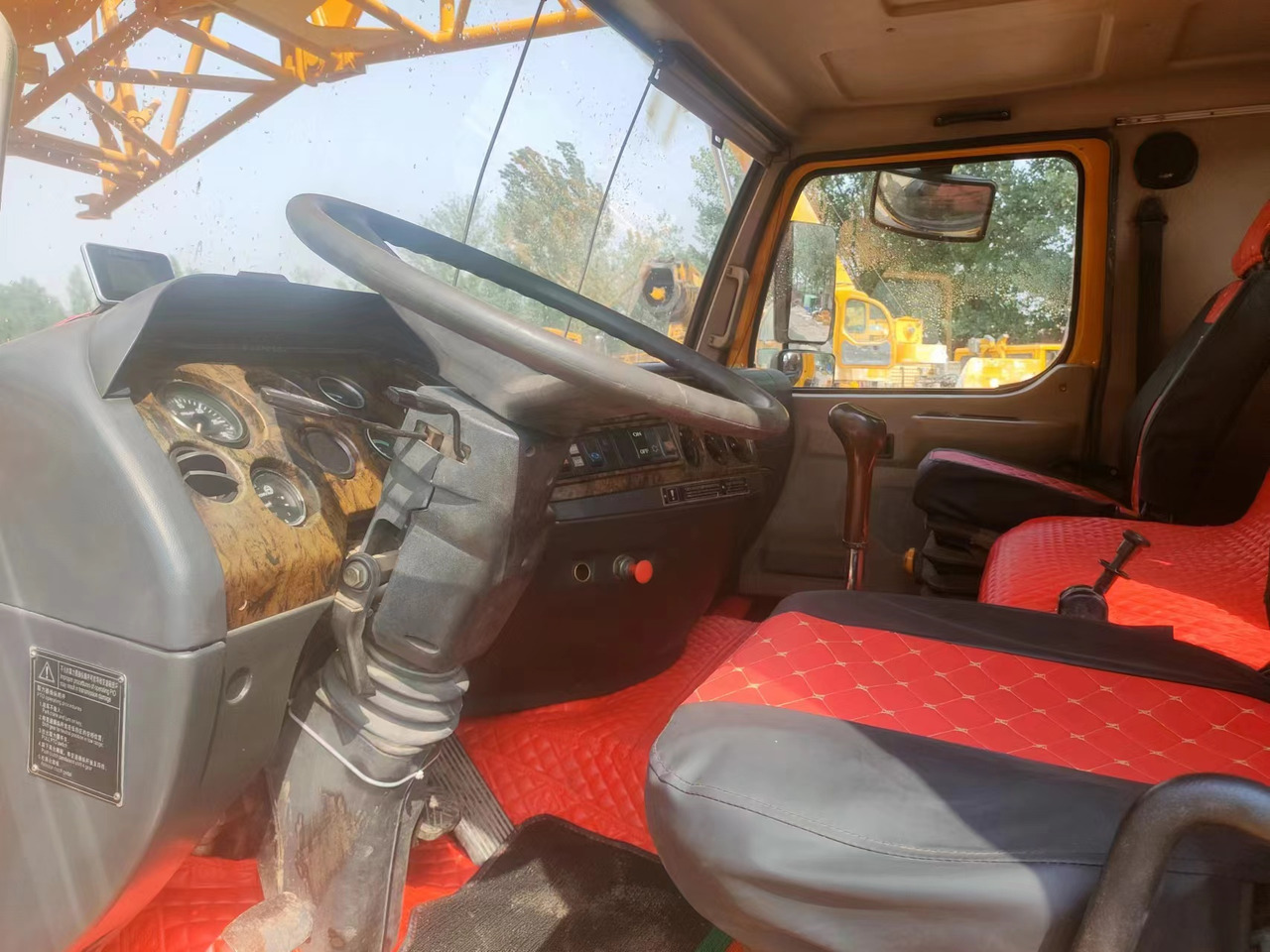 Mobile crane XCMG QY70K: picture 6