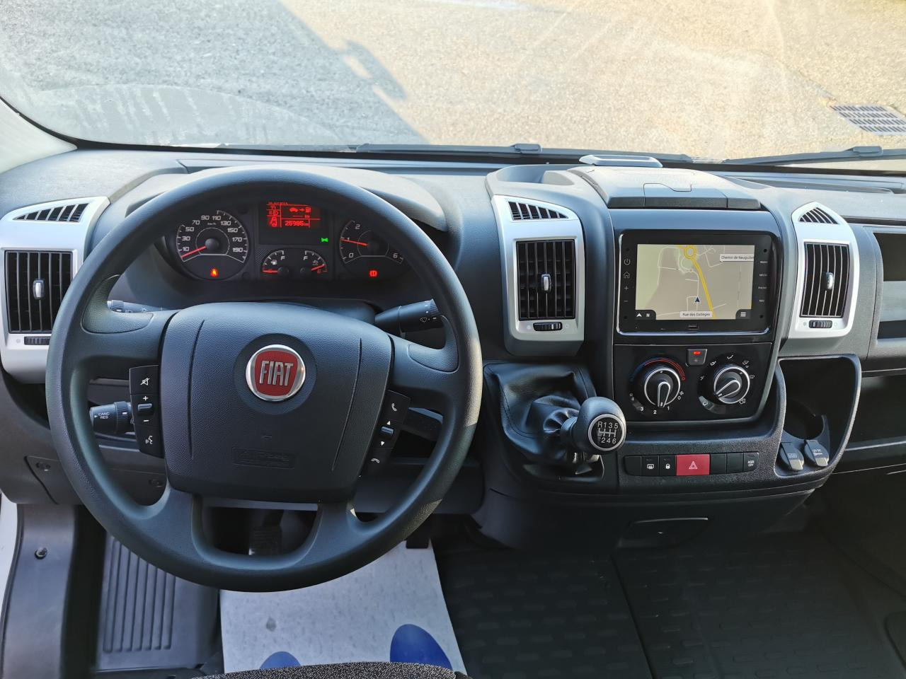 FIAT DUCATO 3T5 CAISSE + HAYON 2.2 HDI 140CH - Box van: picture 4 FIAT DUCATO 3T5 CAISSE + HAYON 2.2 HDI 140CH - Box van: picture 4