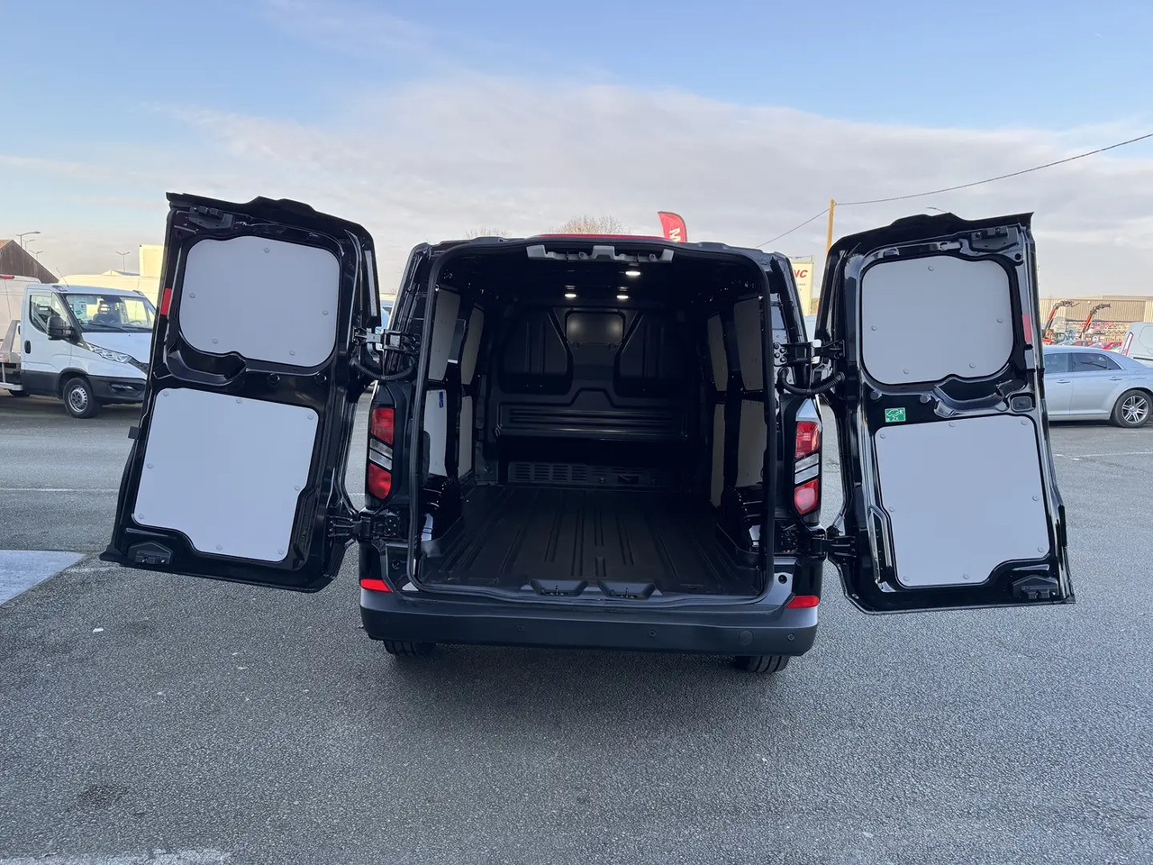 Ford Transit Custom 320 L2H1 2.0 ECOBLUE 170CH TREND BVA8 - Panel van: picture 2 Ford Transit Custom 320 L2H1 2.0 ECOBLUE 170CH TREND BVA8 - Panel van: picture 2