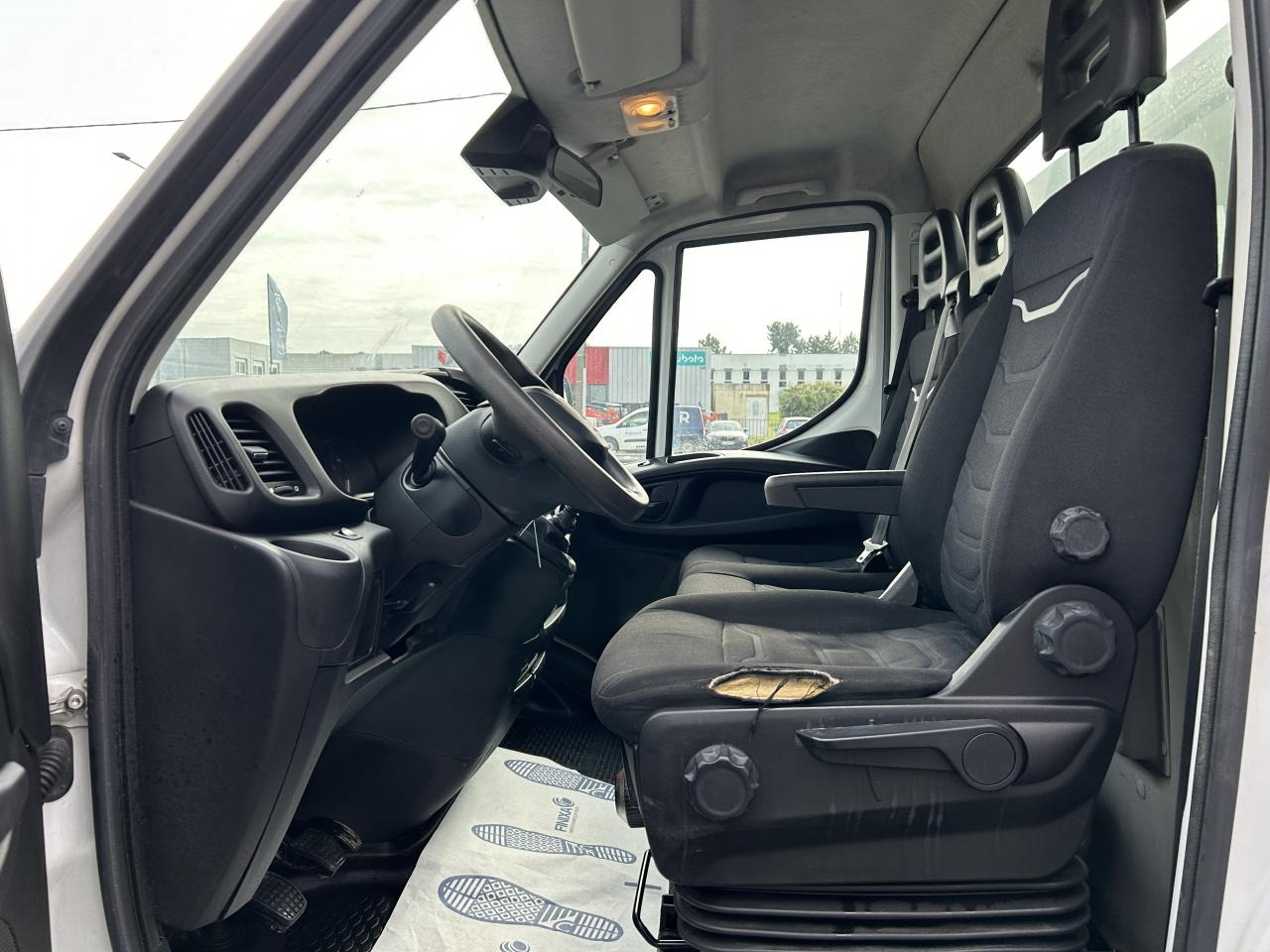 IVECO Daily 35 C 14 S&S (Quad-Leaf) CHASSIS CABINE 2014 35C/35S Chassis cabine 35 C Epmt.3.75 PHASE 3 - Tipper van: picture 4 IVECO Daily 35 C 14 S&S (Quad-Leaf) CHASSIS CABINE 2014 35C/35S Chassis cabine 35 C Epmt.3.75 PHASE 3 - Tipper van: picture 4
