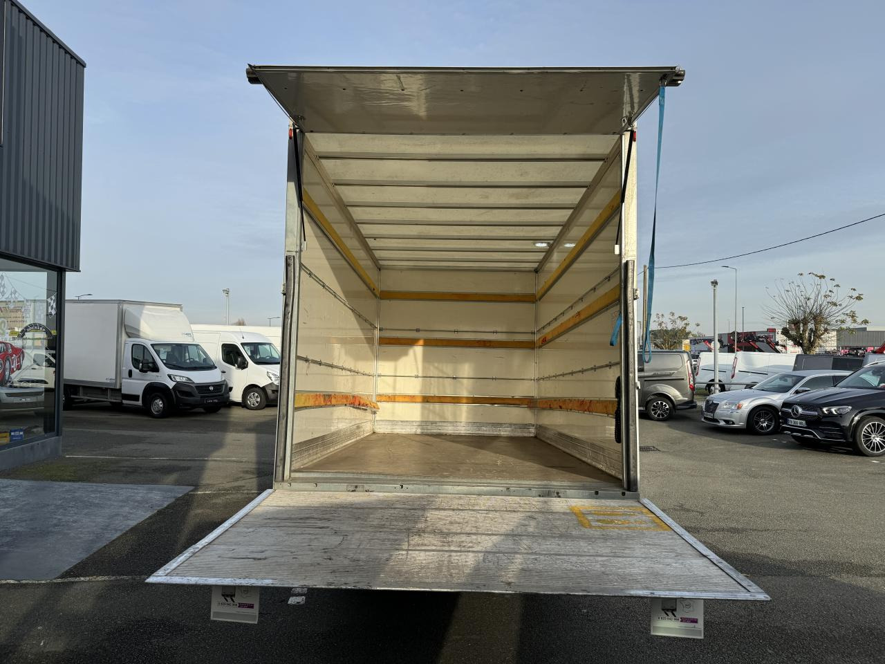 IVECO Daily 35 C 16H3.0 - BV Hi-Matic (Quad-Tor) CHASSIS CABINE 2014 35C/35S Chassis cabine 35 C Epmt.4.1 - Box van: picture 3 IVECO Daily 35 C 16H3.0 - BV Hi-Matic (Quad-Tor) CHASSIS CABINE 2014 35C/35S Chassis cabine 35 C Epmt.4.1 - Box van: picture 3