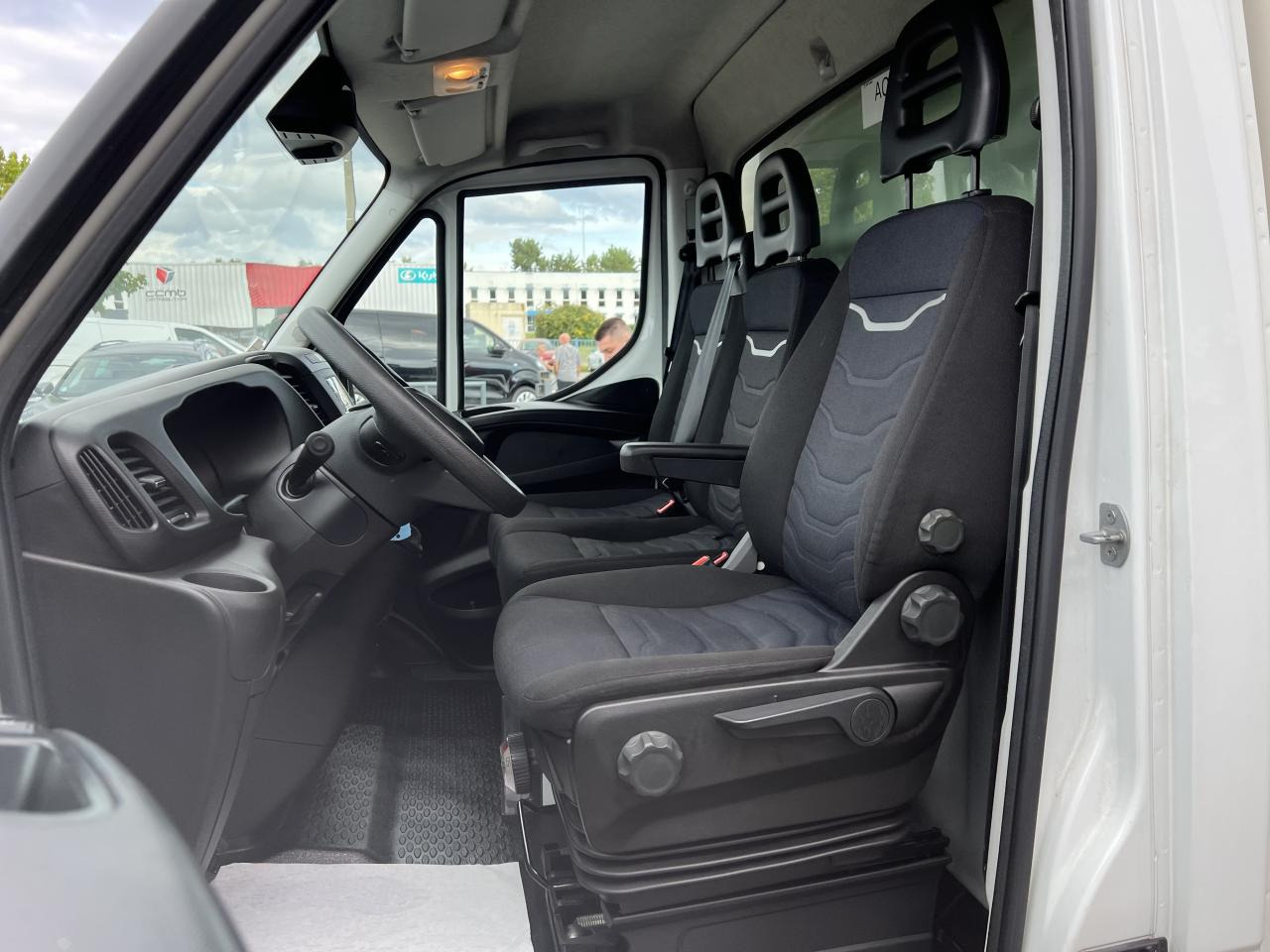 IVECO Daily 35C16 CAISSE HAYON 20M3 RJ 3.0L 160CH - Box van: picture 5 IVECO Daily 35C16 CAISSE HAYON 20M3 RJ 3.0L 160CH - Box van: picture 5