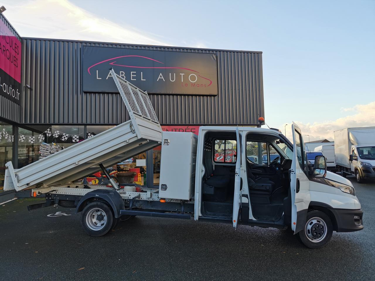 Iveco Daily 35C14 BENNE COFFRE DOUBLE CABINE 6 places - Tipper van: picture 1 Iveco Daily 35C14 BENNE COFFRE DOUBLE CABINE 6 places - Tipper van: picture 1