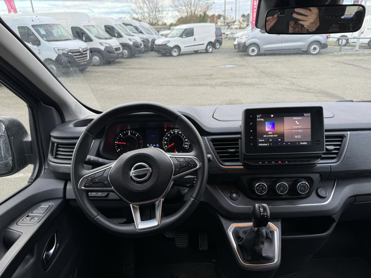 Nissan NV300 N-Connecta 3.0t L2H1 2.0 dCi - 150 - Stop/Start COMBI Combi L2H1 PHASE 2 - Car: picture 4 Nissan NV300 N-Connecta 3.0t L2H1 2.0 dCi - 150 - Stop/Start COMBI Combi L2H1 PHASE 2 - Car: picture 4
